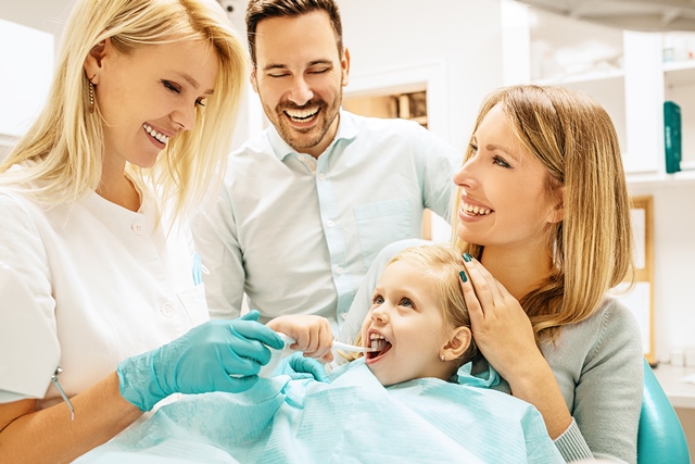 Акция для представителей детей: консультация стоматолога + ОПТГ бесплатно + подарок